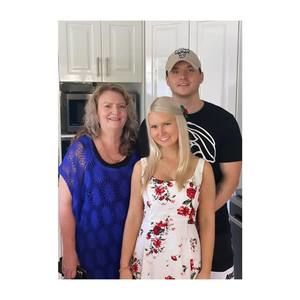 Meet your Posher, Elise